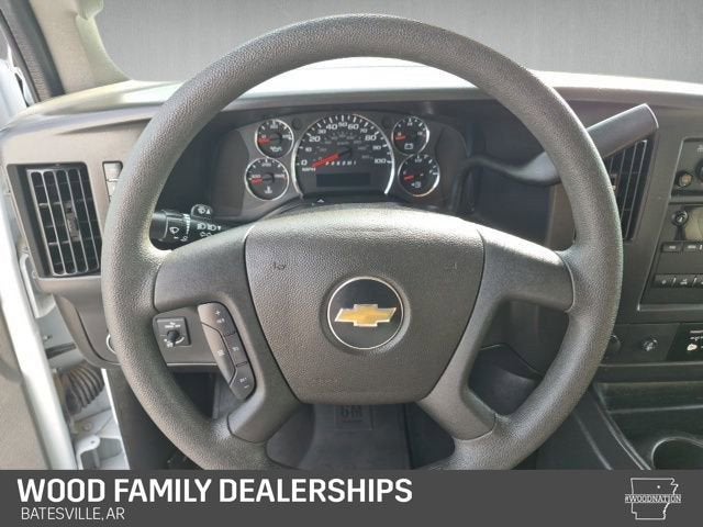 2025 Chevrolet Express Passenger 1LS