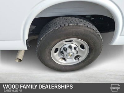 2025 Chevrolet Express Passenger 1LS