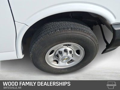2025 Chevrolet Express Passenger 1LS