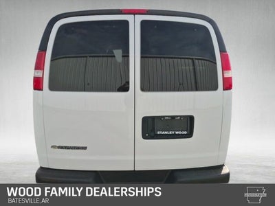 2025 Chevrolet Express Passenger 1LS