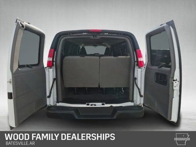 2025 Chevrolet Express Passenger 1LS