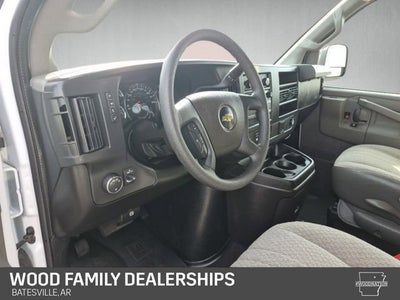 2025 Chevrolet Express Passenger 1LS