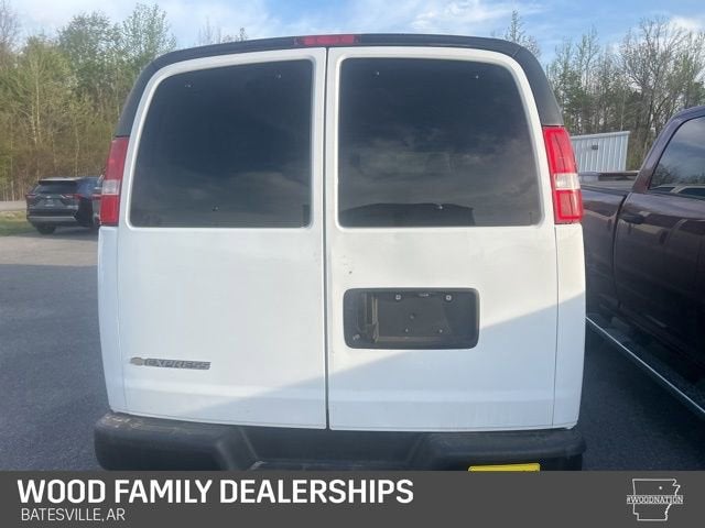 2024 Chevrolet Express Passenger 3500 1LS