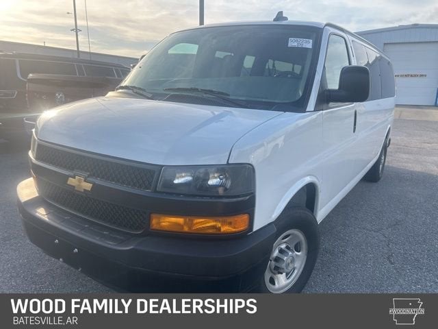 2024 Chevrolet Express Passenger 3500 1LS