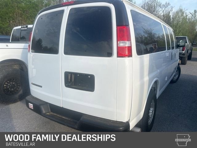 2025 Chevrolet Express Passenger 1LS