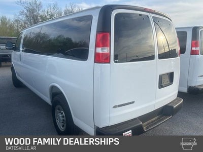 2025 Chevrolet Express Passenger 1LS