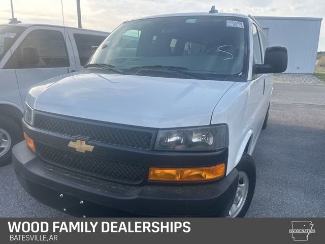 2025 Chevrolet Express Passenger 1LS
