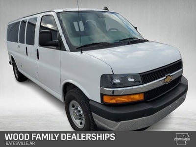 2024 Chevrolet Express Passenger 3500 1LT