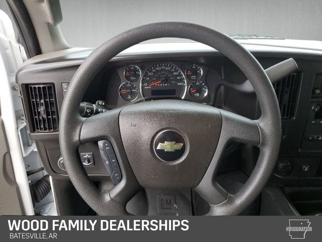 2024 Chevrolet Express Passenger 3500 1LT