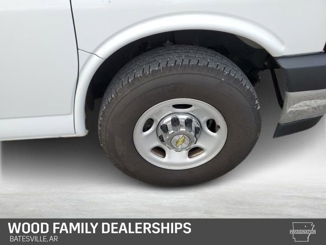 2024 Chevrolet Express Passenger 3500 1LT