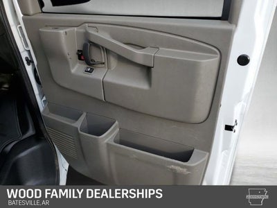 2024 Chevrolet Express Passenger 3500 1LT