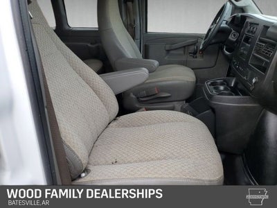 2024 Chevrolet Express Passenger 3500 1LT