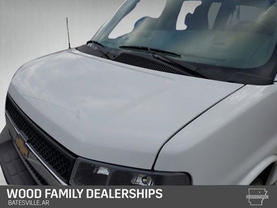2024 Chevrolet Express Passenger 3500 1LT