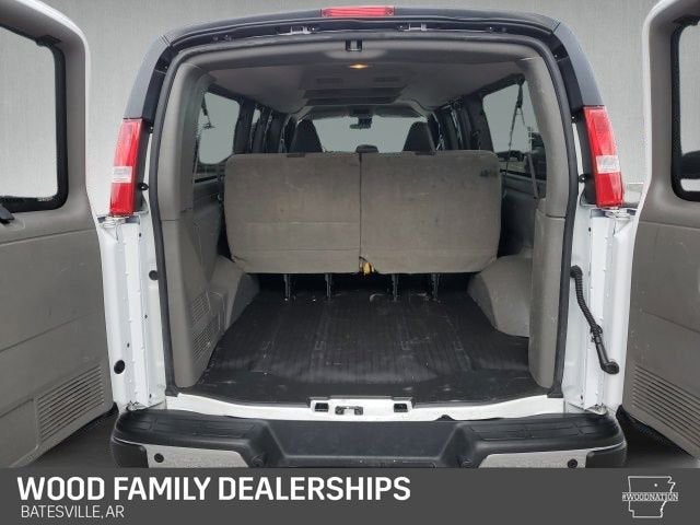 2024 Chevrolet Express Passenger 3500 1LT