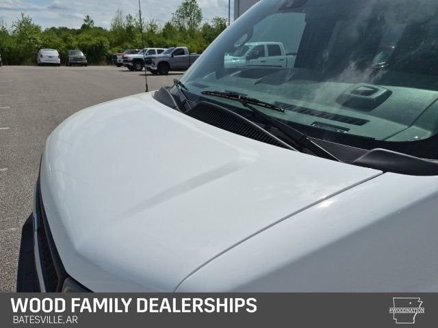 2025 Chevrolet Express Passenger 1LT