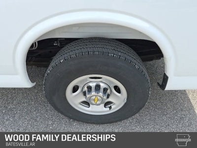 2025 Chevrolet Express Passenger 1LT
