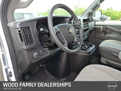 2025 Chevrolet Express Passenger 1LT