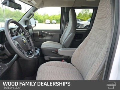 2025 Chevrolet Express Passenger 1LT