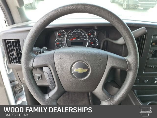 2025 Chevrolet Express Passenger 1LT