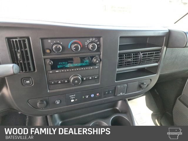 2025 Chevrolet Express Passenger 1LT