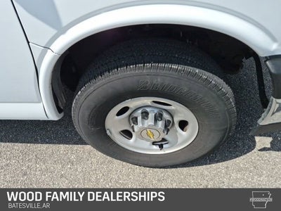2025 Chevrolet Express Passenger 1LT