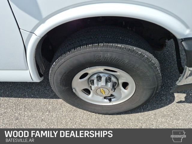 2025 Chevrolet Express Passenger 1LT