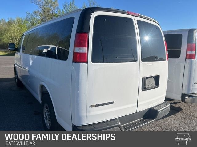 2025 Chevrolet Express Passenger 1LT