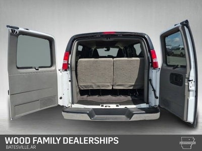 2025 Chevrolet Express Passenger 1LT