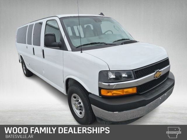 2025 Chevrolet Express Passenger 1LT