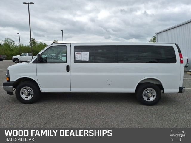 2025 Chevrolet Express Passenger 1LT