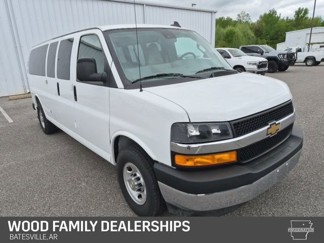 2025 Chevrolet Express Passenger 1LT