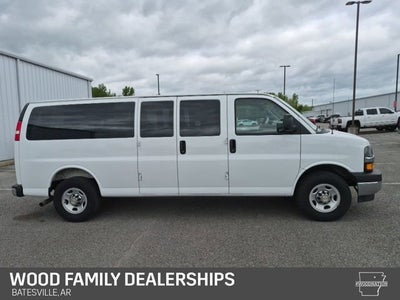 2025 Chevrolet Express Passenger 1LT