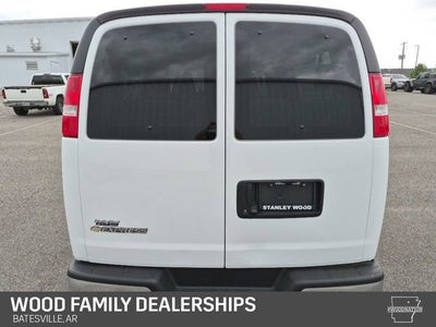 2025 Chevrolet Express Passenger 1LT