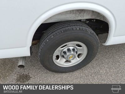 2025 Chevrolet Express Passenger 1LT
