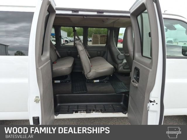 2025 Chevrolet Express Passenger 1LT