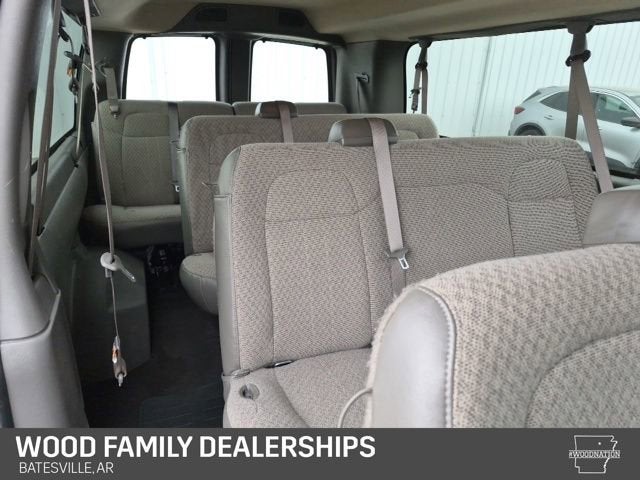 2025 Chevrolet Express Passenger 1LT