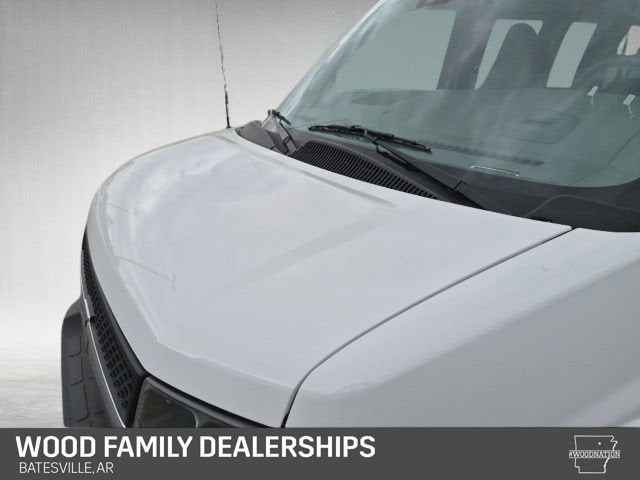2025 Chevrolet Express Passenger 1LT