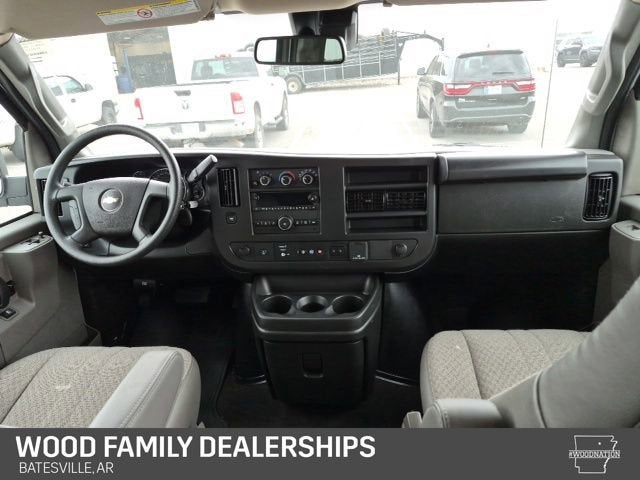 2025 Chevrolet Express Passenger 1LT