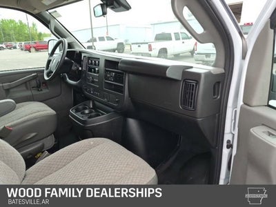 2025 Chevrolet Express Passenger 1LT