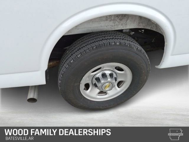 2025 Chevrolet Express Passenger 1LT