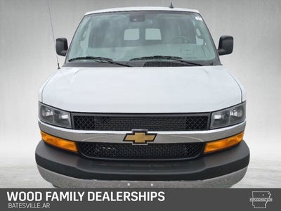 2025 Chevrolet Express Passenger 1LT