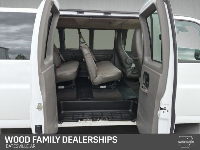 2025 Chevrolet Express Passenger 1LT