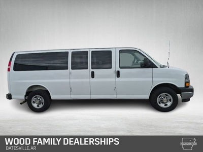 2025 Chevrolet Express Passenger 1LT