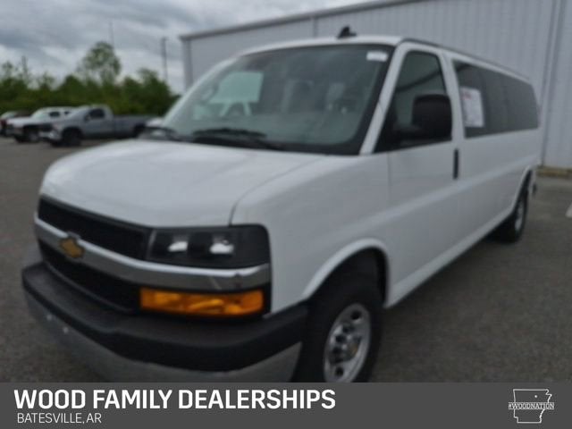 2025 Chevrolet Express Passenger 1LT